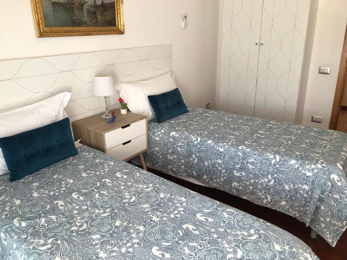 Casa Chiara Italia Terrace Centro Direzionale * Naples